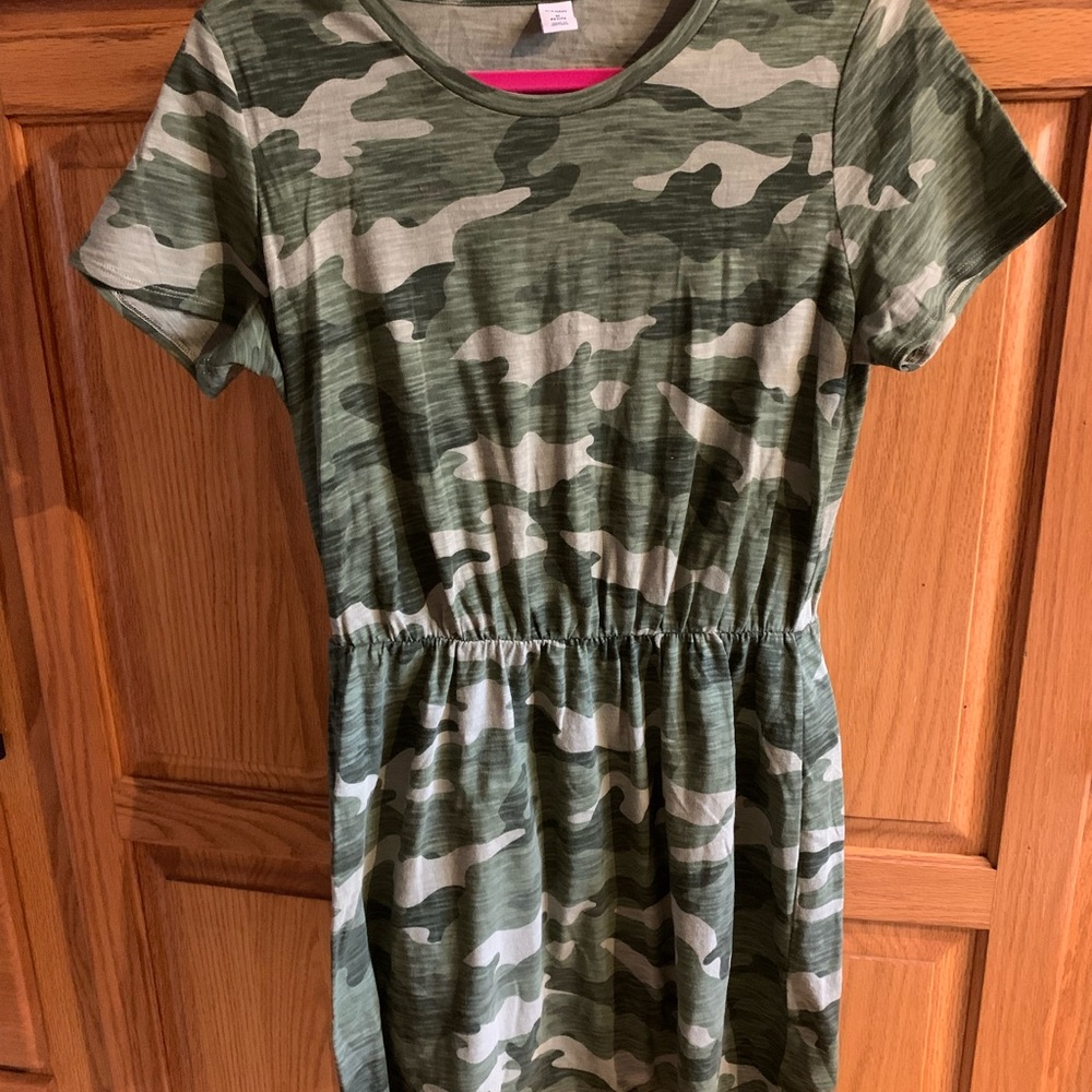 Very cute sz. M Old Navy camo dress.  Short sleeve elastic waist.